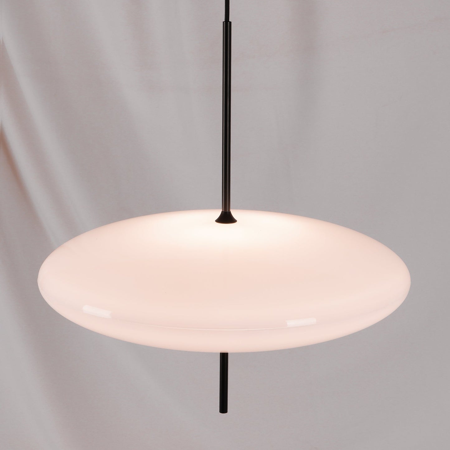 Belthorim | Opalescente Schijf Silhouet Minimalistische Hanglamp