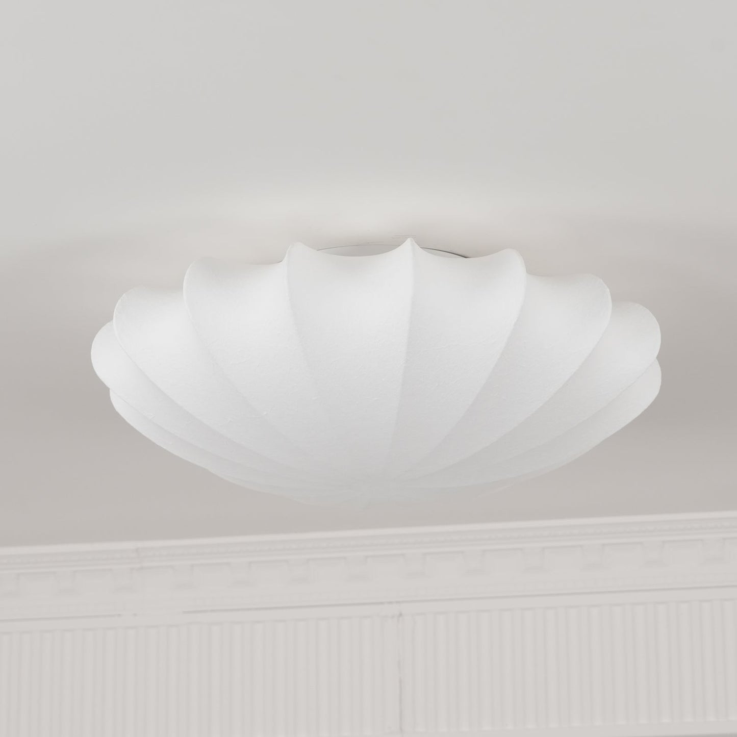 Korisand | Mid-century geometrische sculpturale zijden mesh plafondlamp