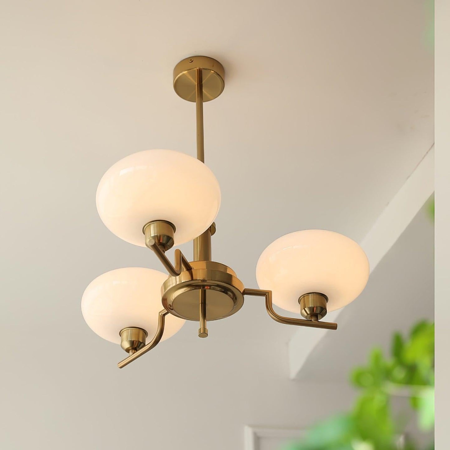 Sythos | Sferische Glazen Globe Messing Frame Hemelse Kroonluchter