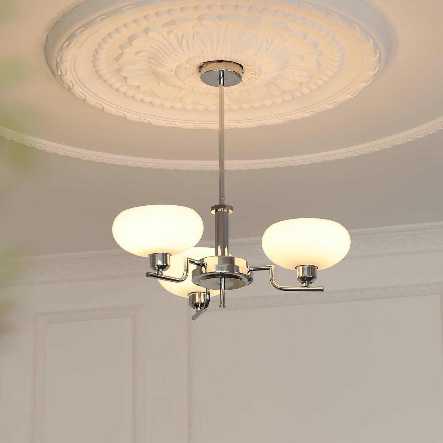 Sythos | Sferische Glazen Globe Messing Frame Hemelse Kroonluchter