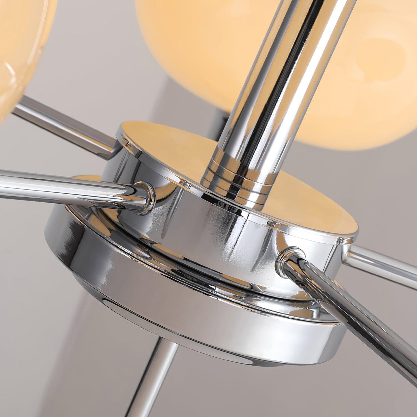 Sythos | Sferische Glazen Globe Messing Frame Hemelse Kroonluchter
