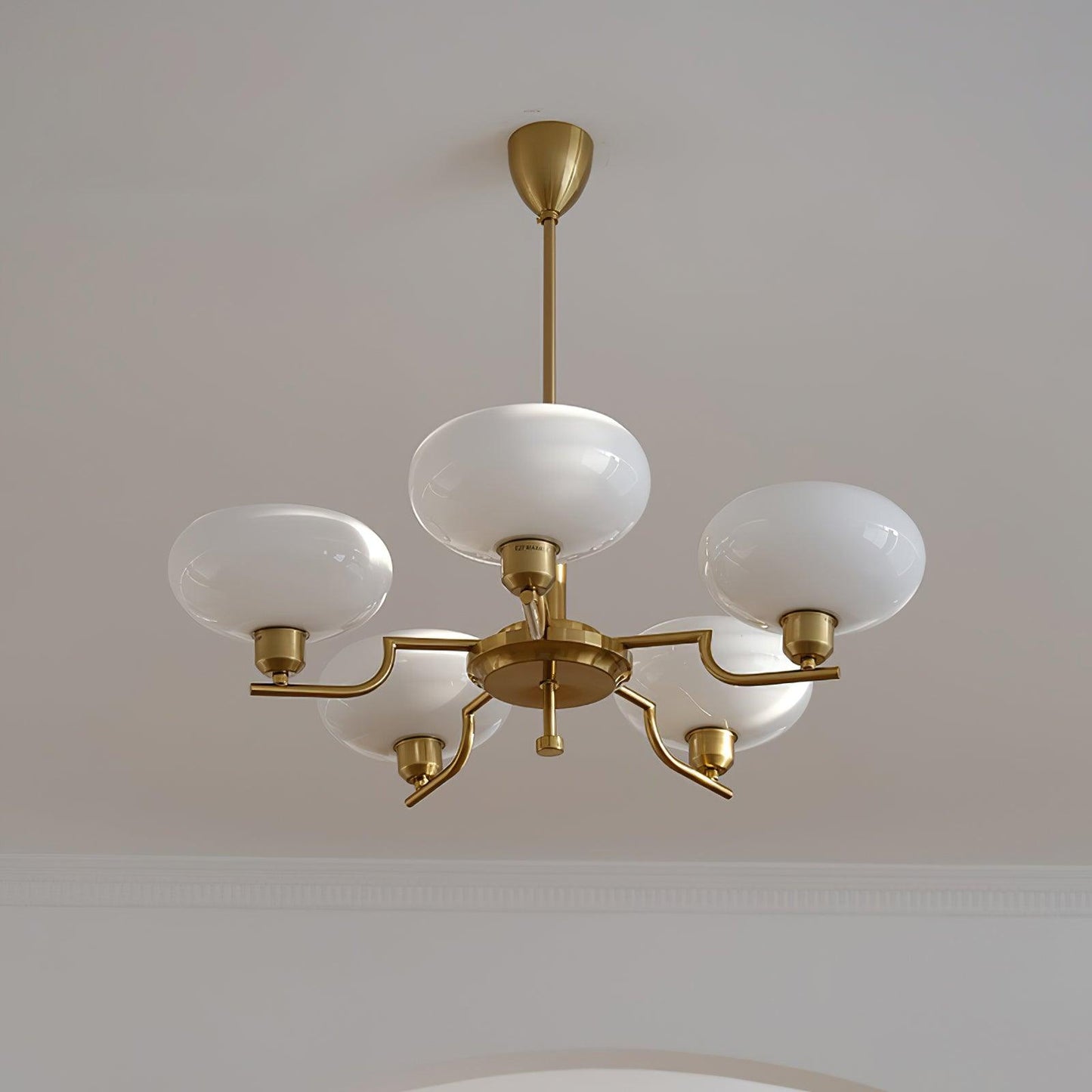 Sythos | Sferische Glazen Globe Messing Frame Hemelse Kroonluchter