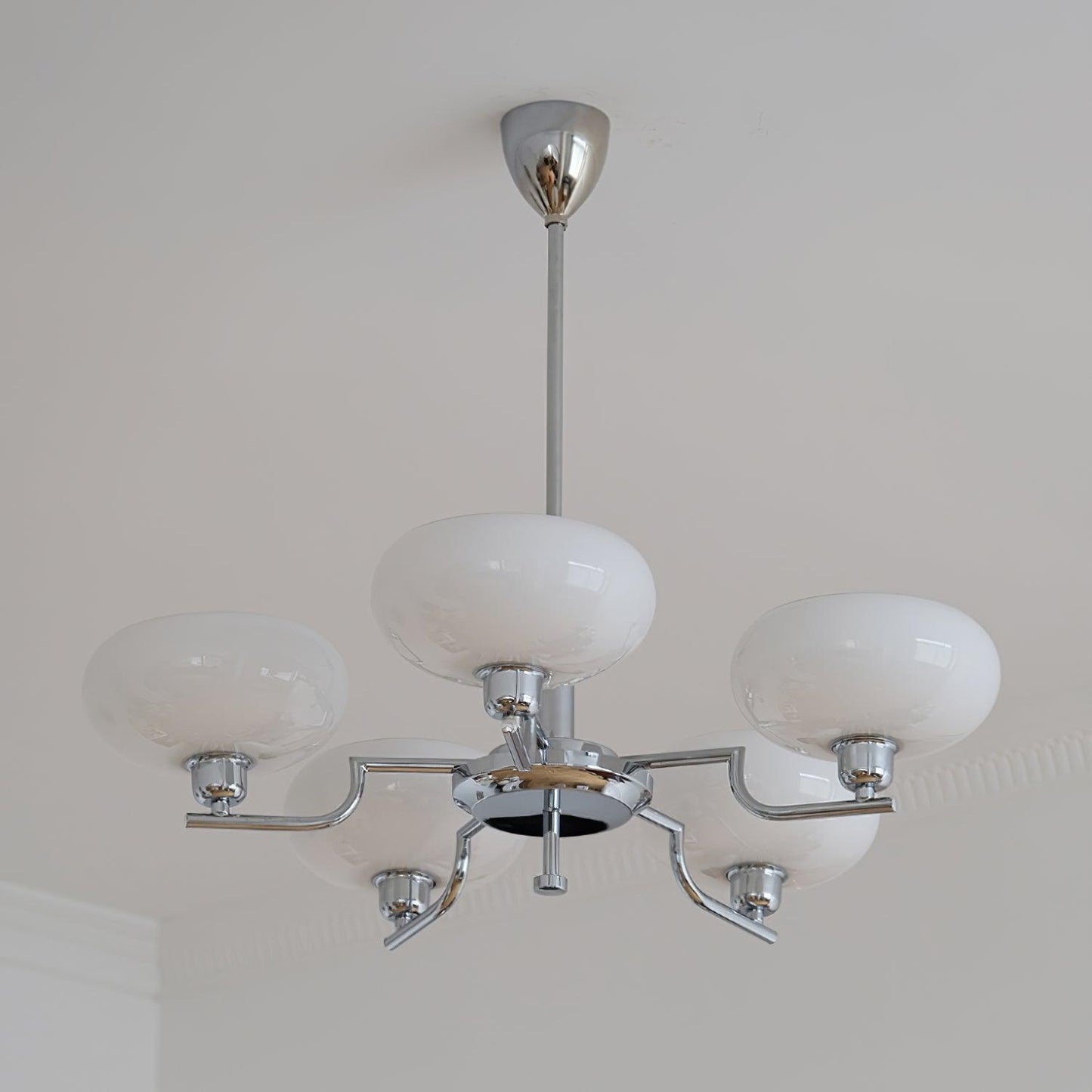 Sythos | Sferische Glazen Globe Messing Frame Hemelse Kroonluchter