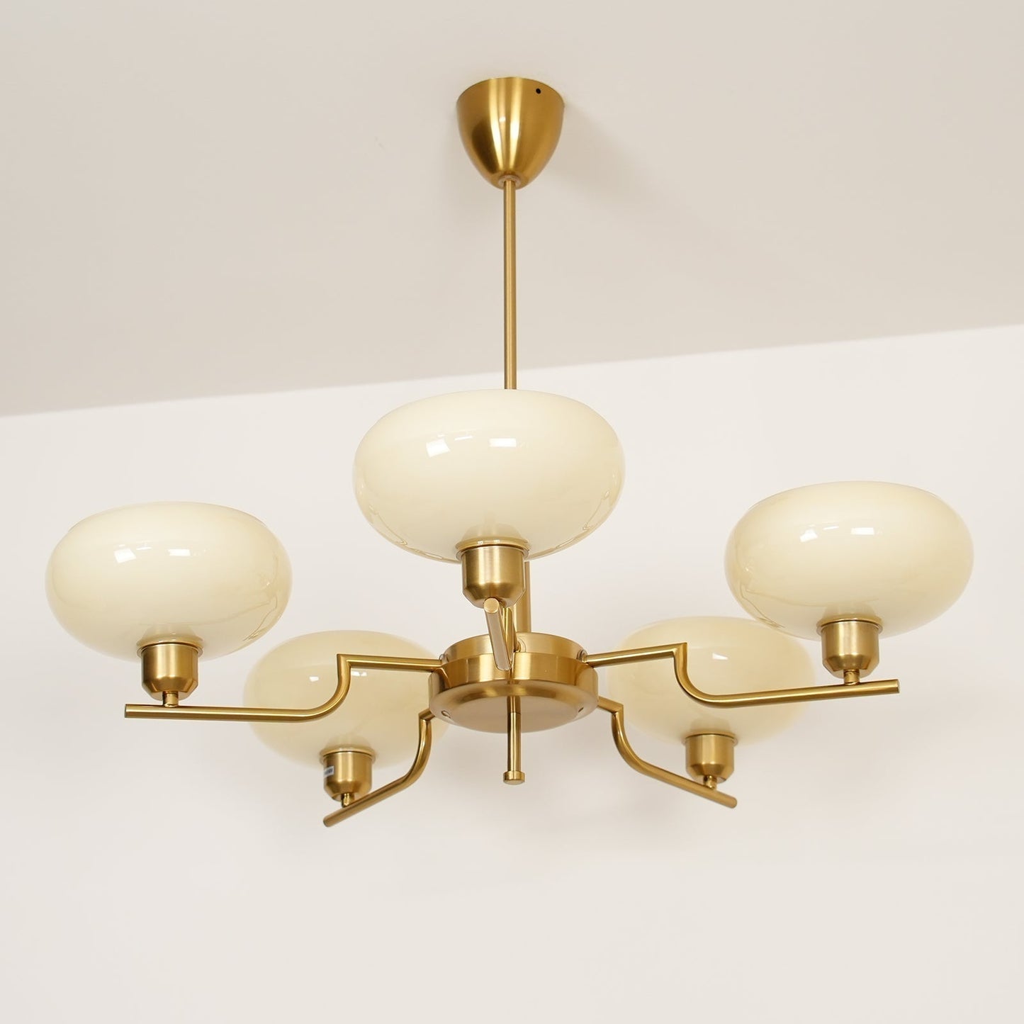 Sythos | Sferische Glazen Globe Messing Frame Hemelse Kroonluchter