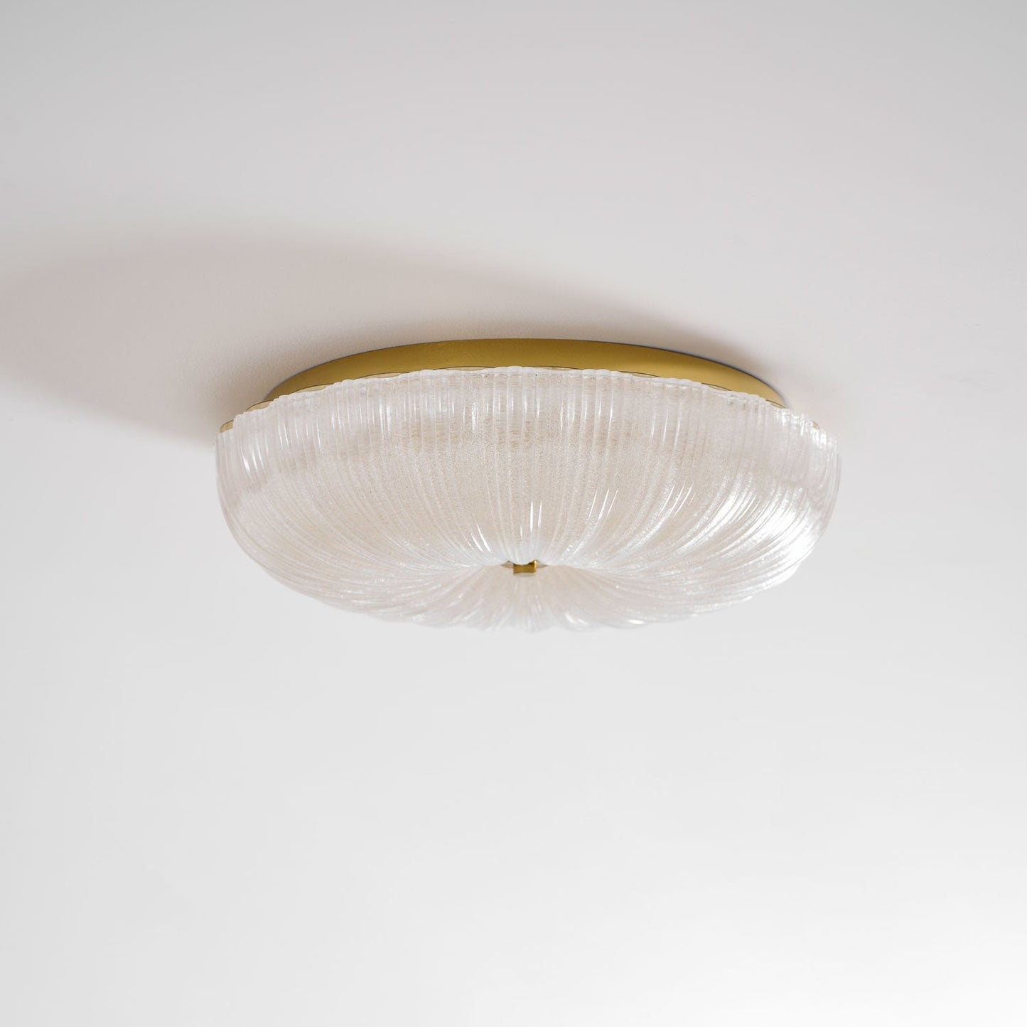 Kendrovia | Noordse Geribbelde Glanzende Glazen Plafondlamp