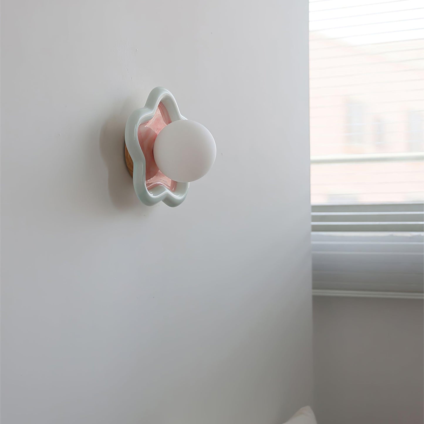 Thaloric | Artistieke Keramische Bloem Sculpturale Wandlamp