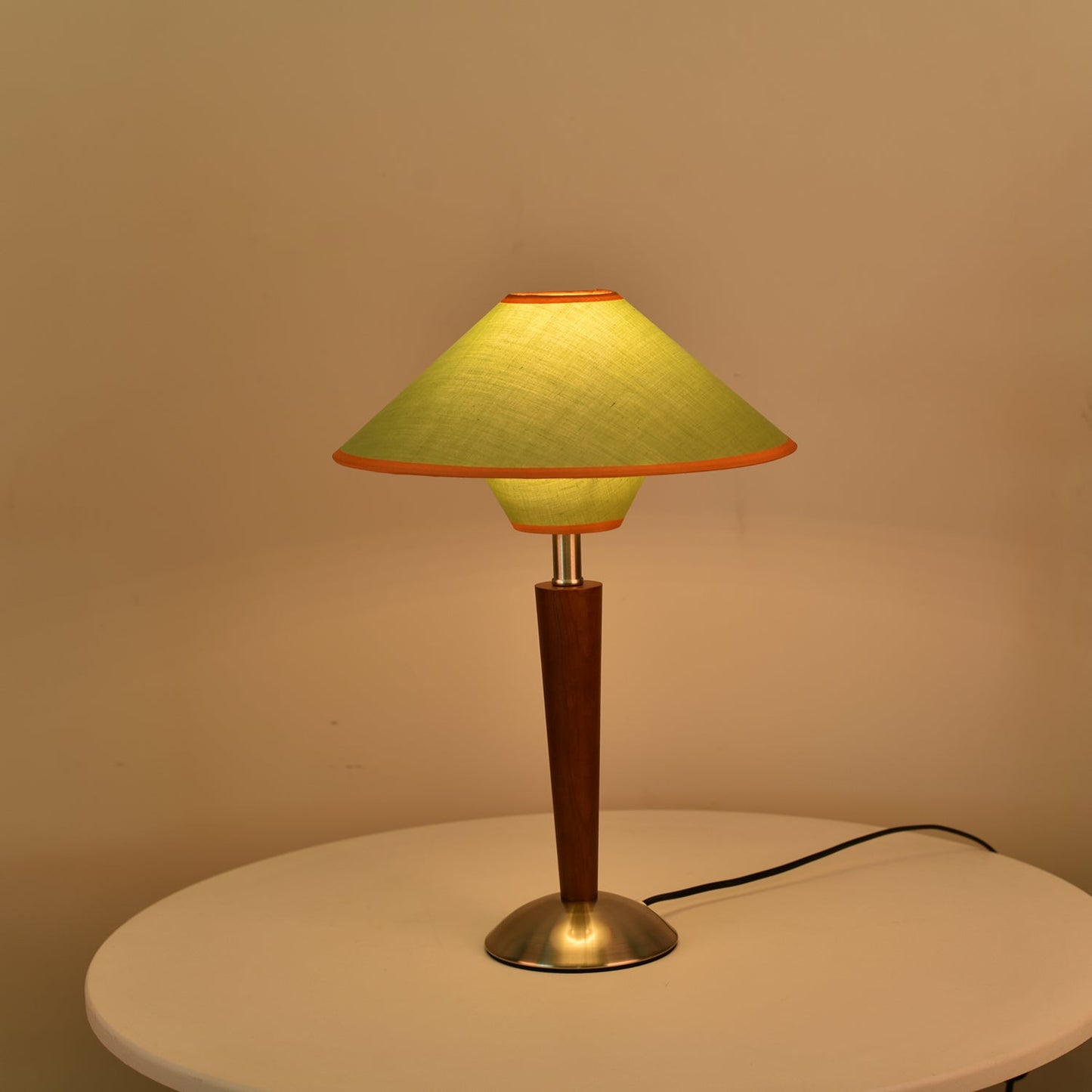 Zymorica | Midcentury Moderne Notenhouten Kolom Accent Tafellamp