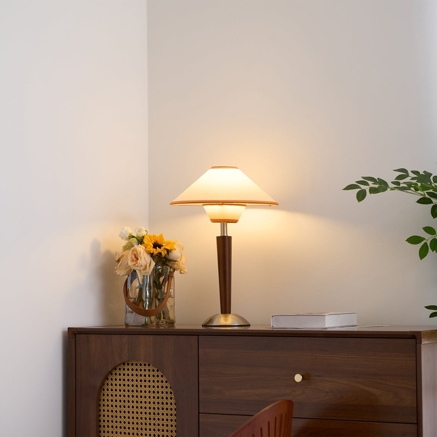 Zymorica | Midcentury Moderne Notenhouten Kolom Accent Tafellamp