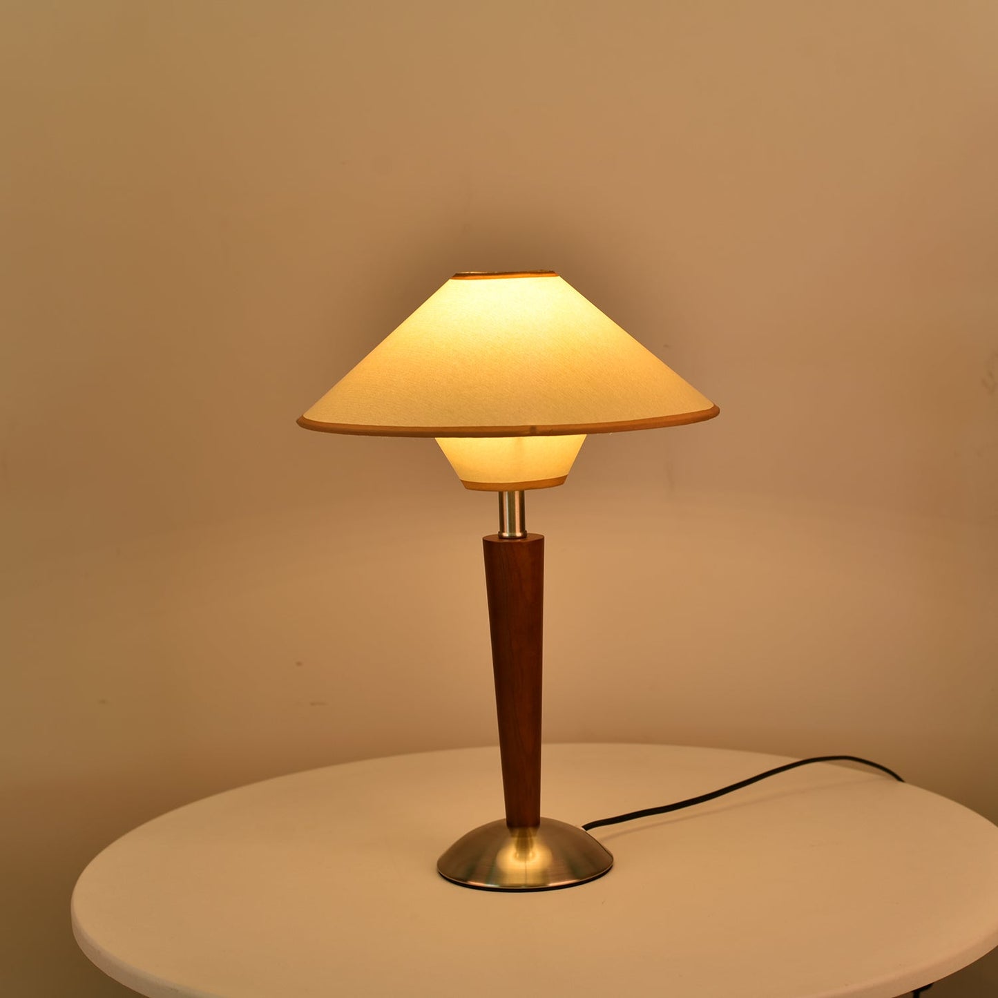 Zymorica | Midcentury Moderne Notenhouten Kolom Accent Tafellamp