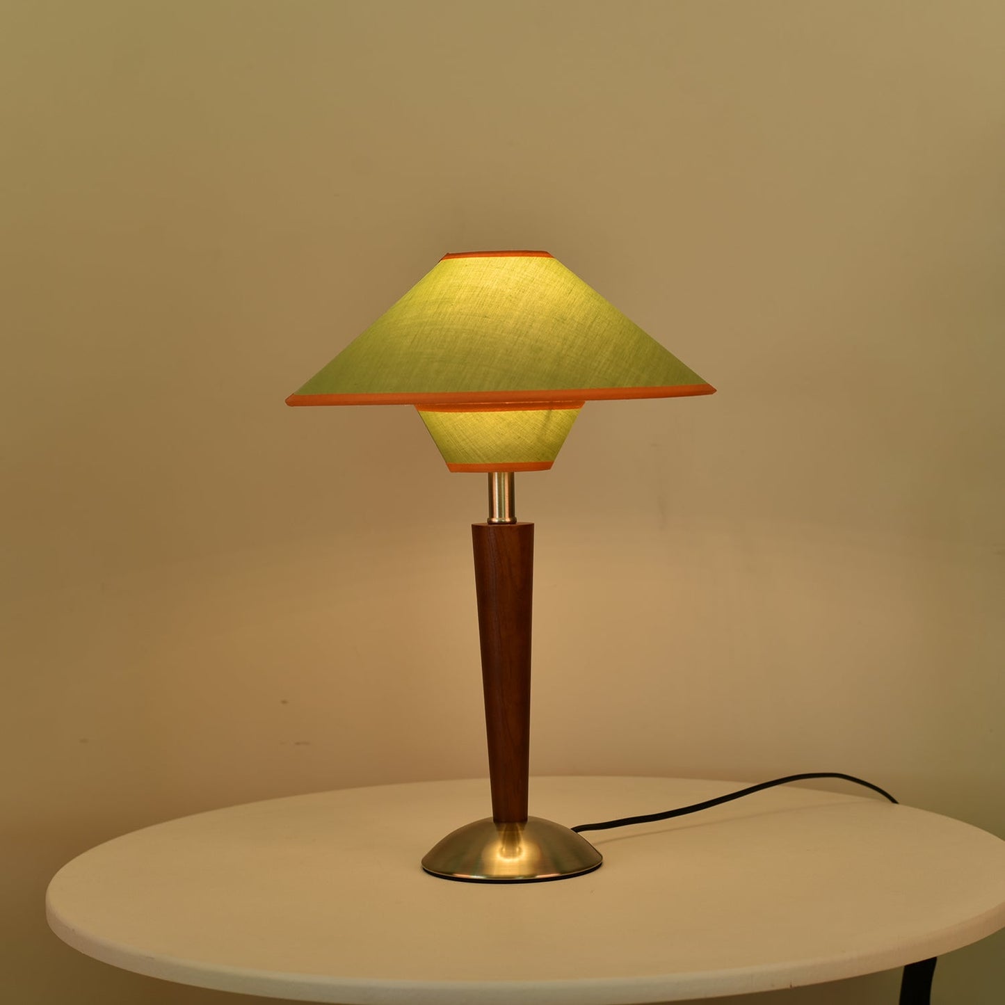 Zymorica | Midcentury Moderne Notenhouten Kolom Accent Tafellamp