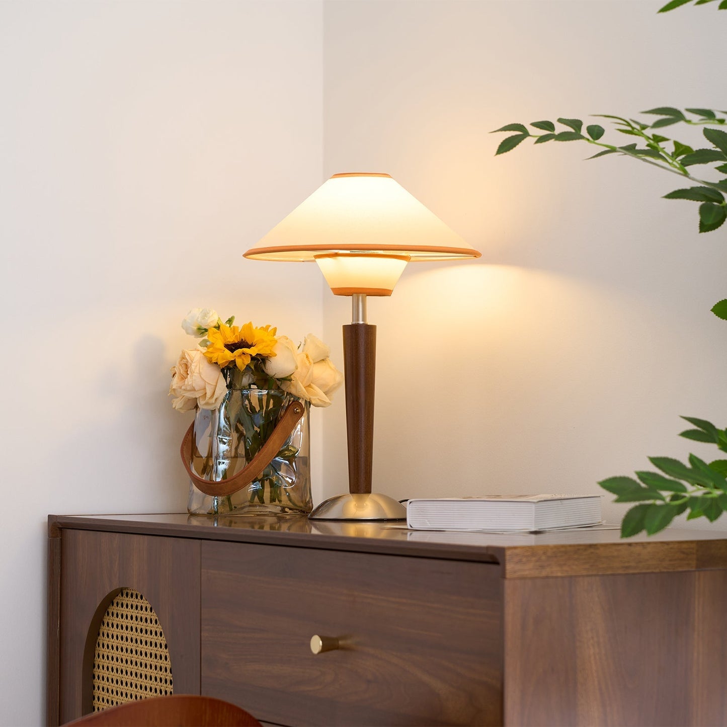 Zymorica | Midcentury Moderne Notenhouten Kolom Accent Tafellamp