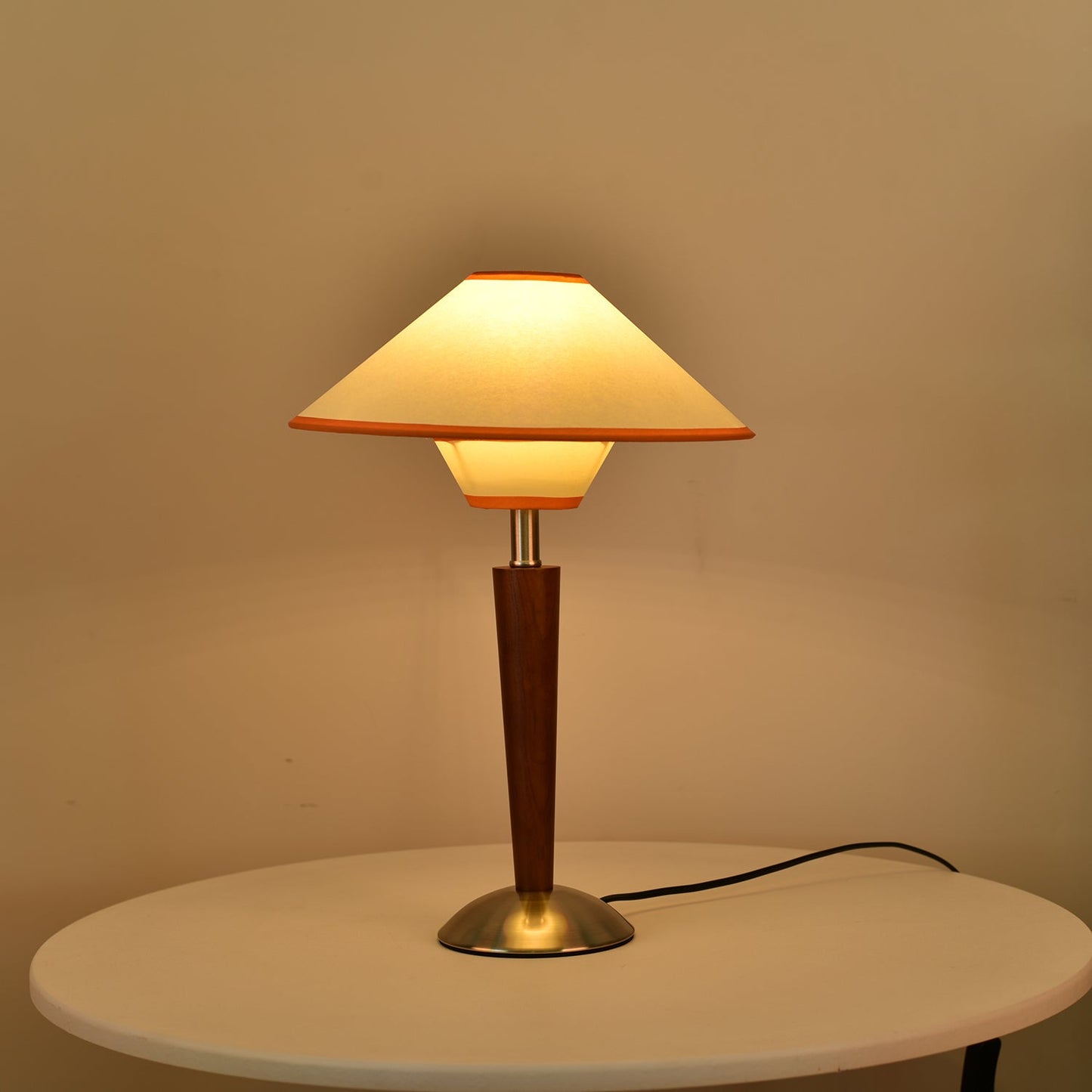 Zymorica | Midcentury Moderne Notenhouten Kolom Accent Tafellamp