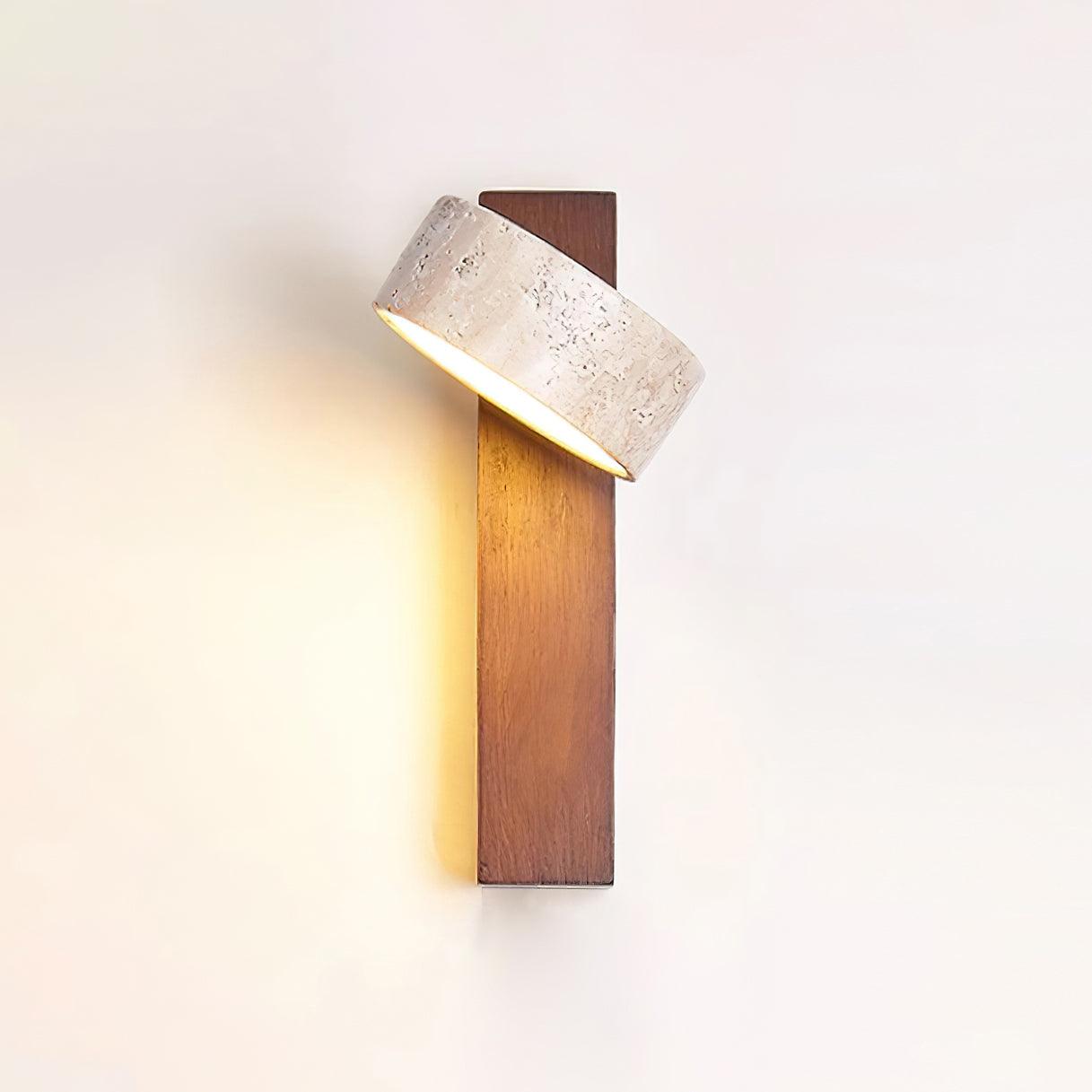 Alnord | Sculpturale Travertijn Steen En Hout Uitkragende Wandlamp