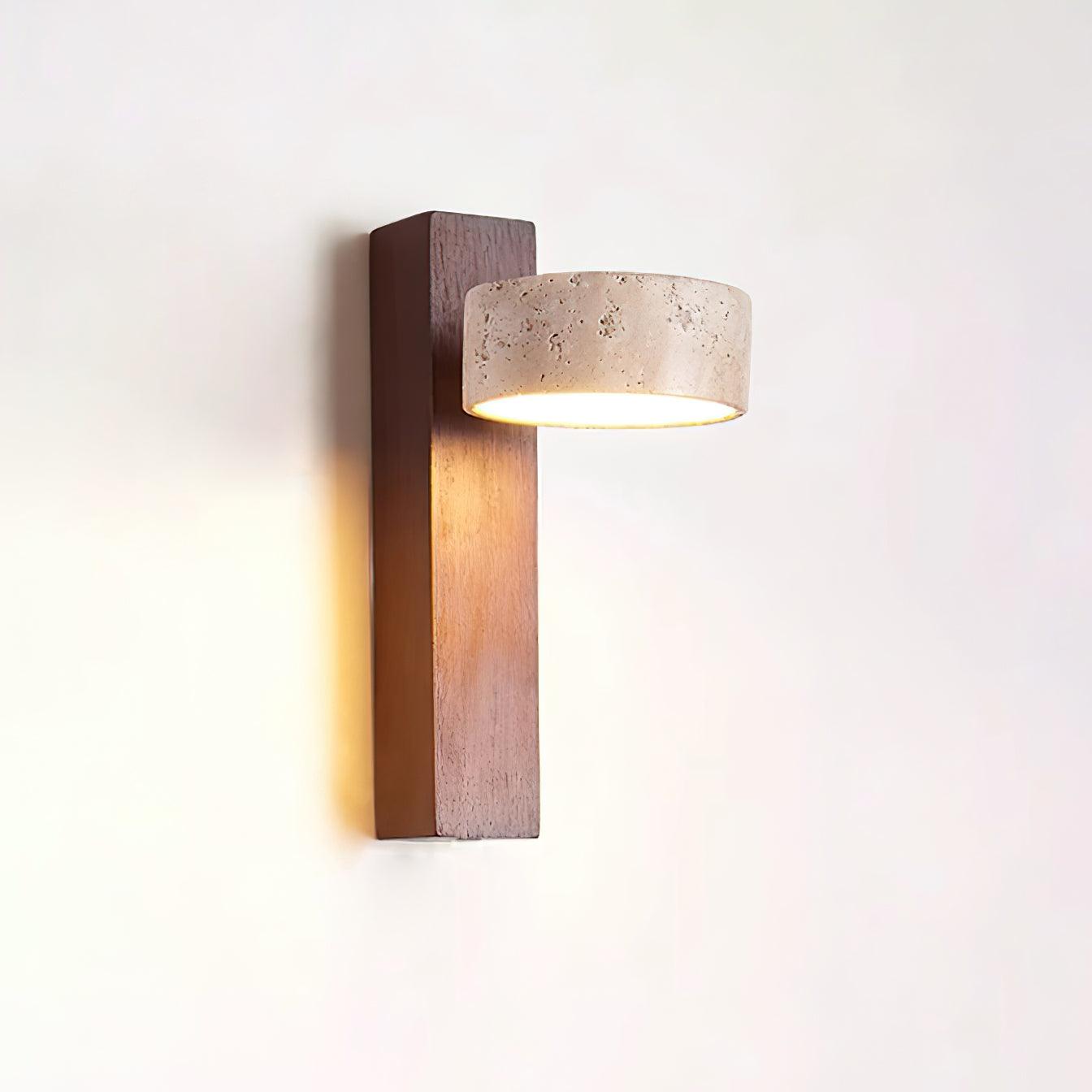 Alnord | Sculpturale Travertijn Steen En Hout Uitkragende Wandlamp