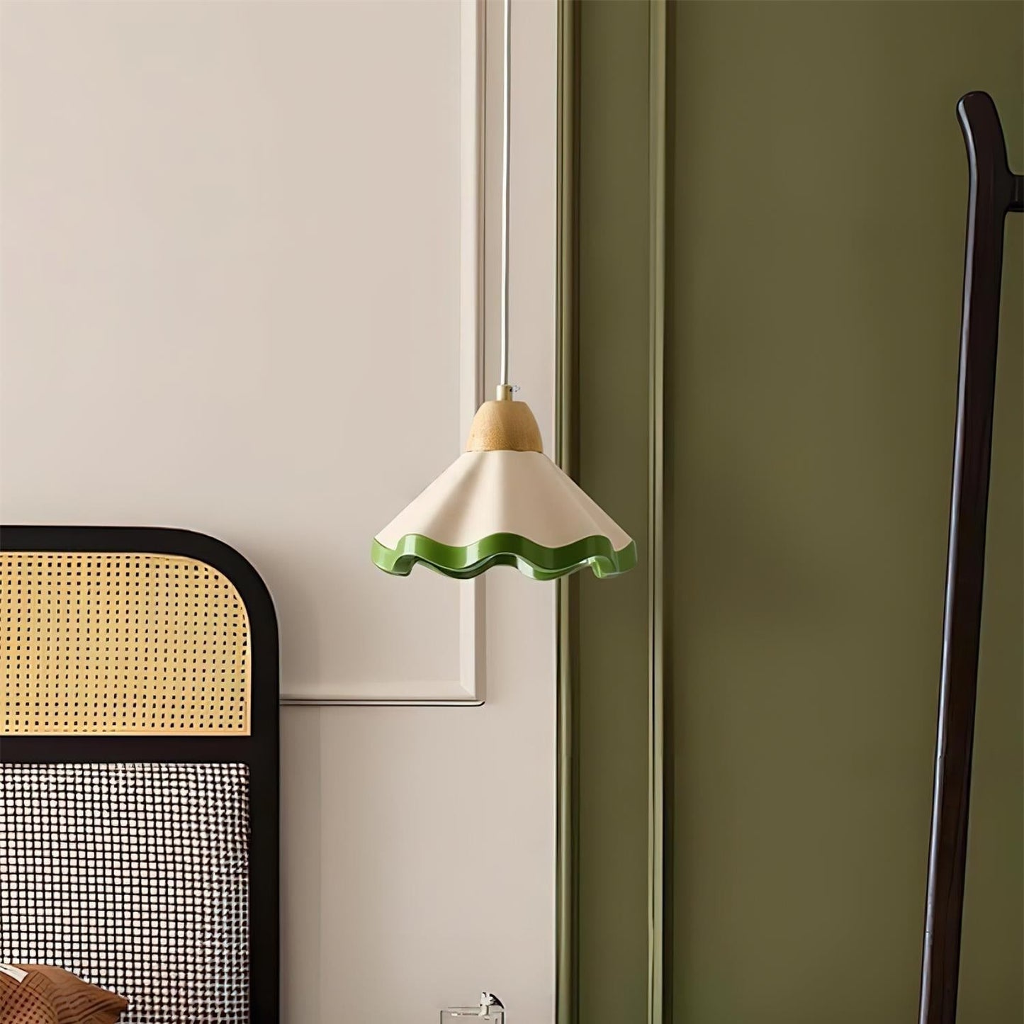 Lythir | Geplooide Schelp Silhouet Gearticuleerde Hars Hanglamp