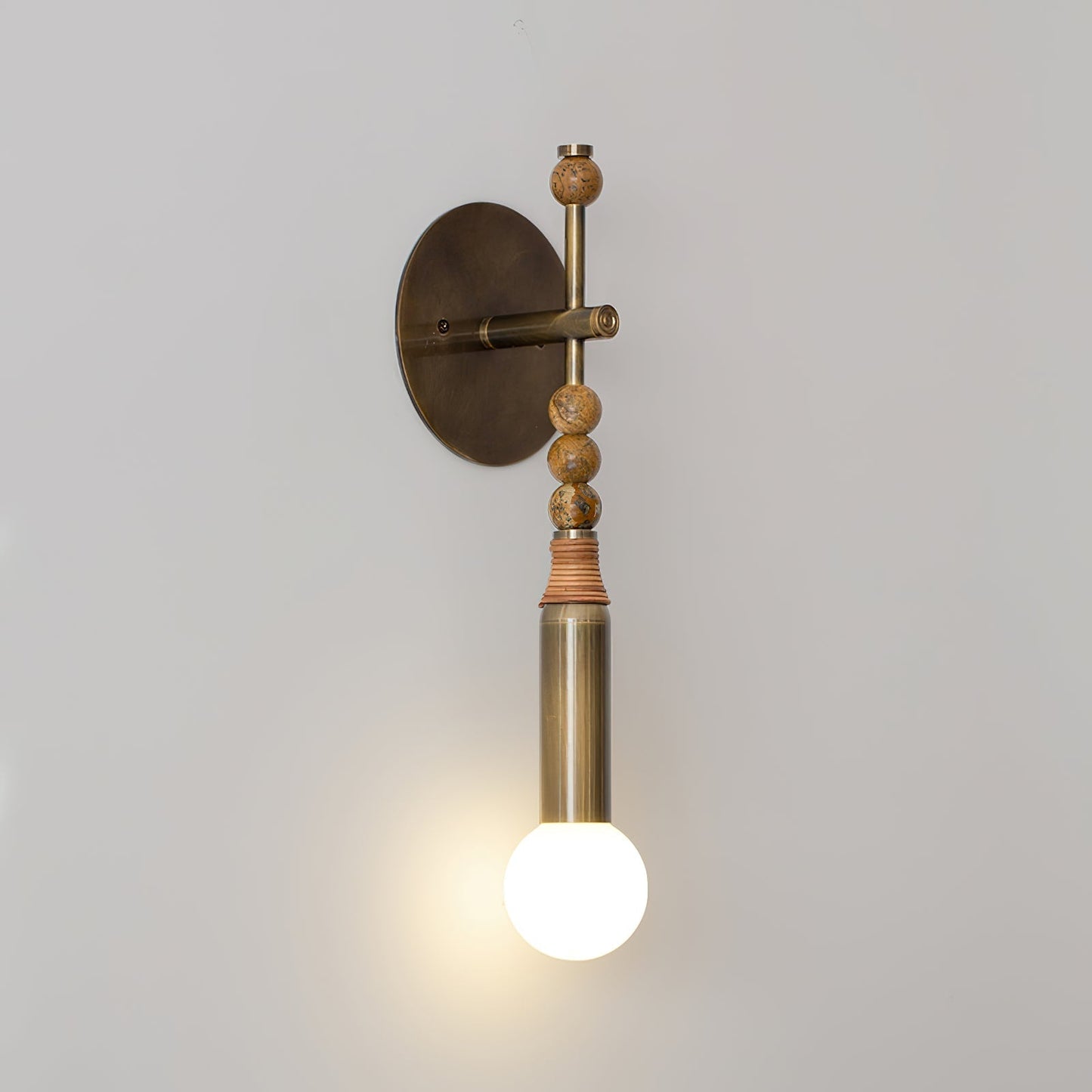 Mirathen | Sculpturale geperforeerde marmeren wandlamp