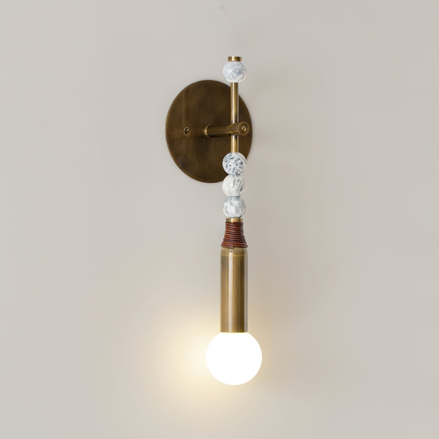 Mirathen | Sculpturale geperforeerde marmeren wandlamp