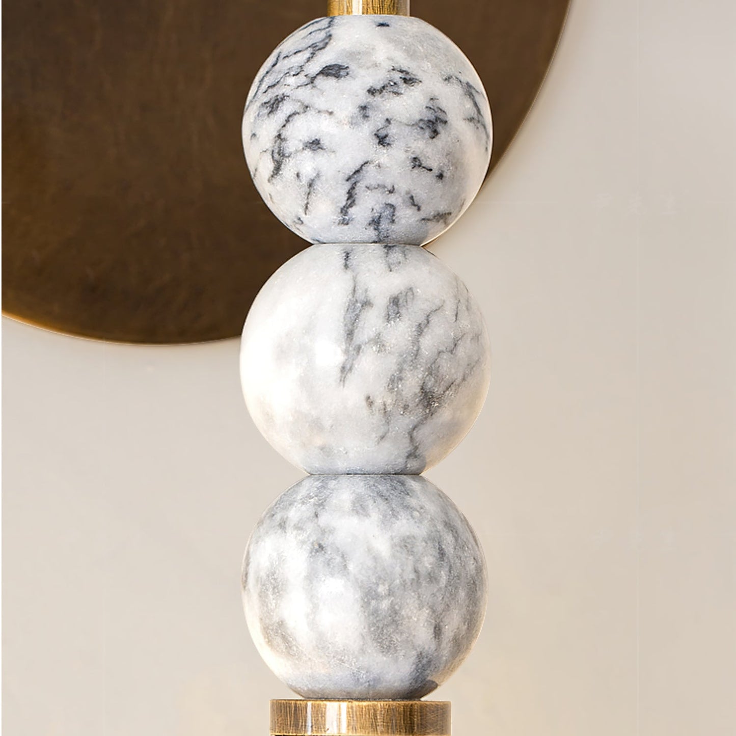 Mirathen | Sculpturale geperforeerde marmeren wandlamp