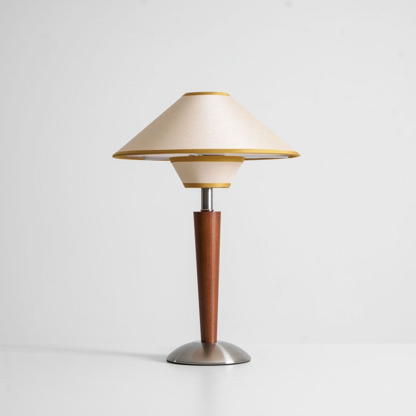 Zymorica | Midcentury Moderne Notenhouten Kolom Accent Tafellamp
