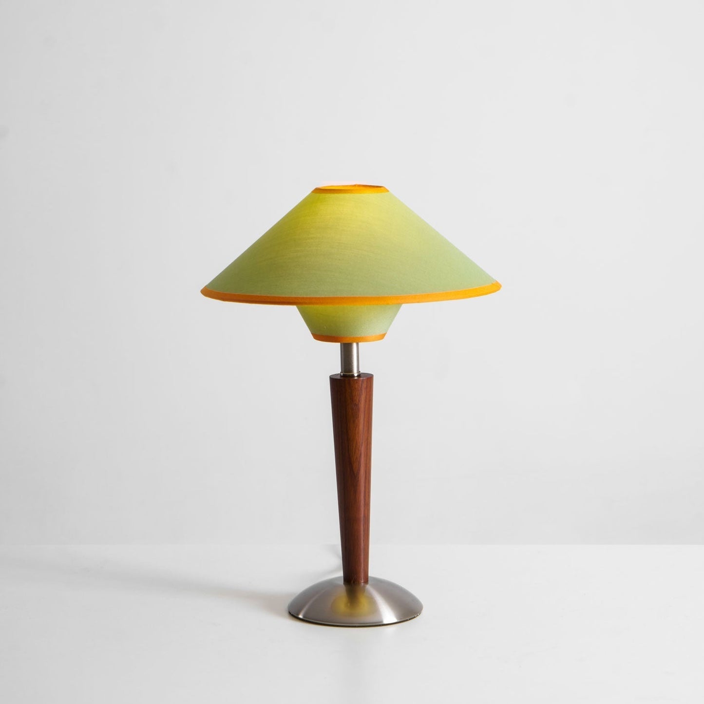 Zymorica | Midcentury Moderne Notenhouten Kolom Accent Tafellamp
