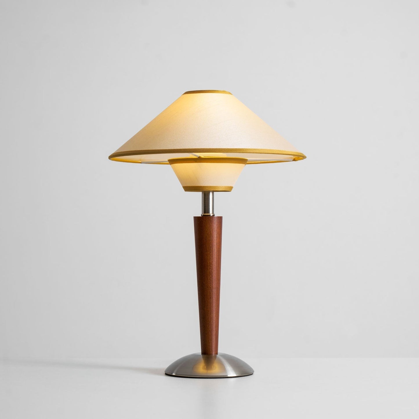 Zymorica | Midcentury Moderne Notenhouten Kolom Accent Tafellamp