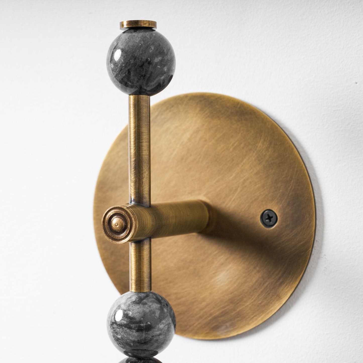 Mirathen | Sculpturale geperforeerde marmeren wandlamp
