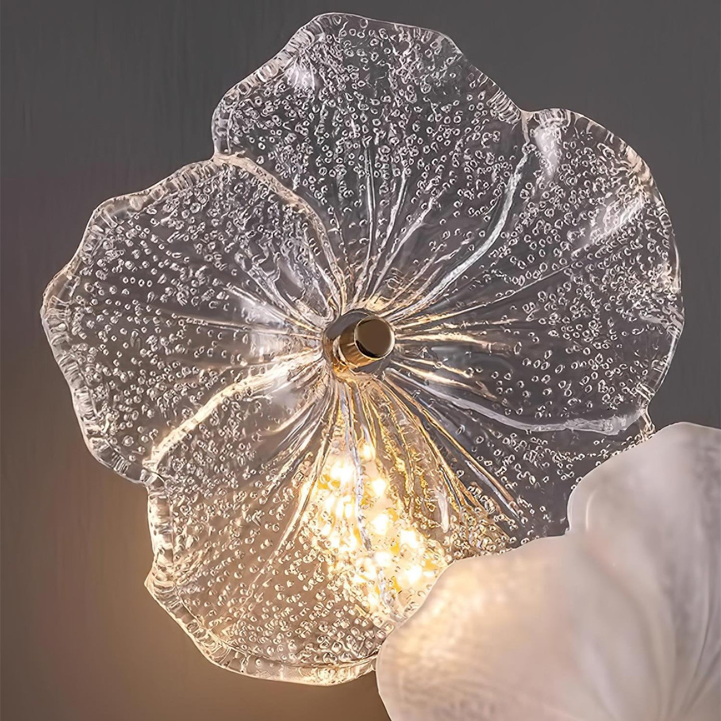Erislys | Botanische Bloem Sculpturale Glazen Bloemblaadjes Wandlamp