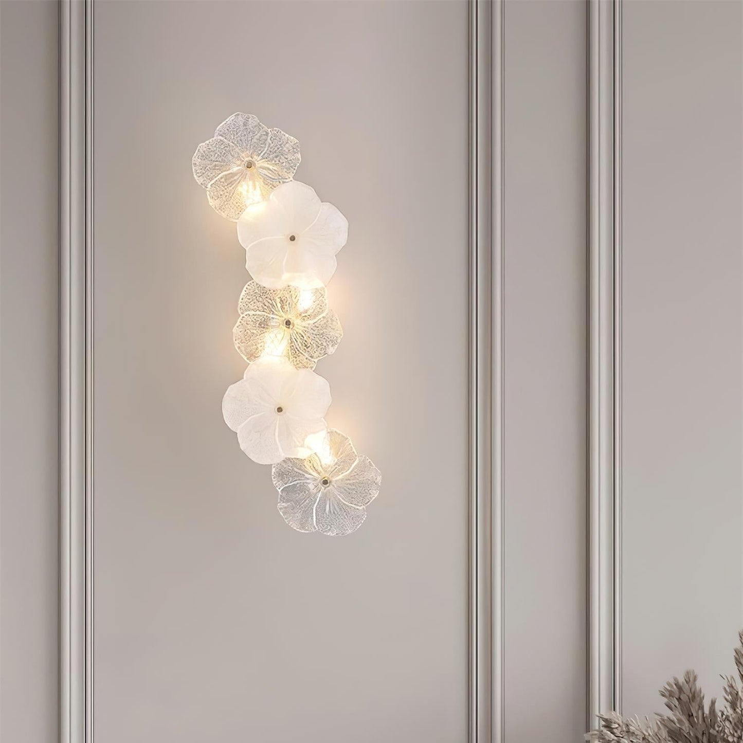 Erislys | Botanische Bloem Sculpturale Glazen Bloemblaadjes Wandlamp