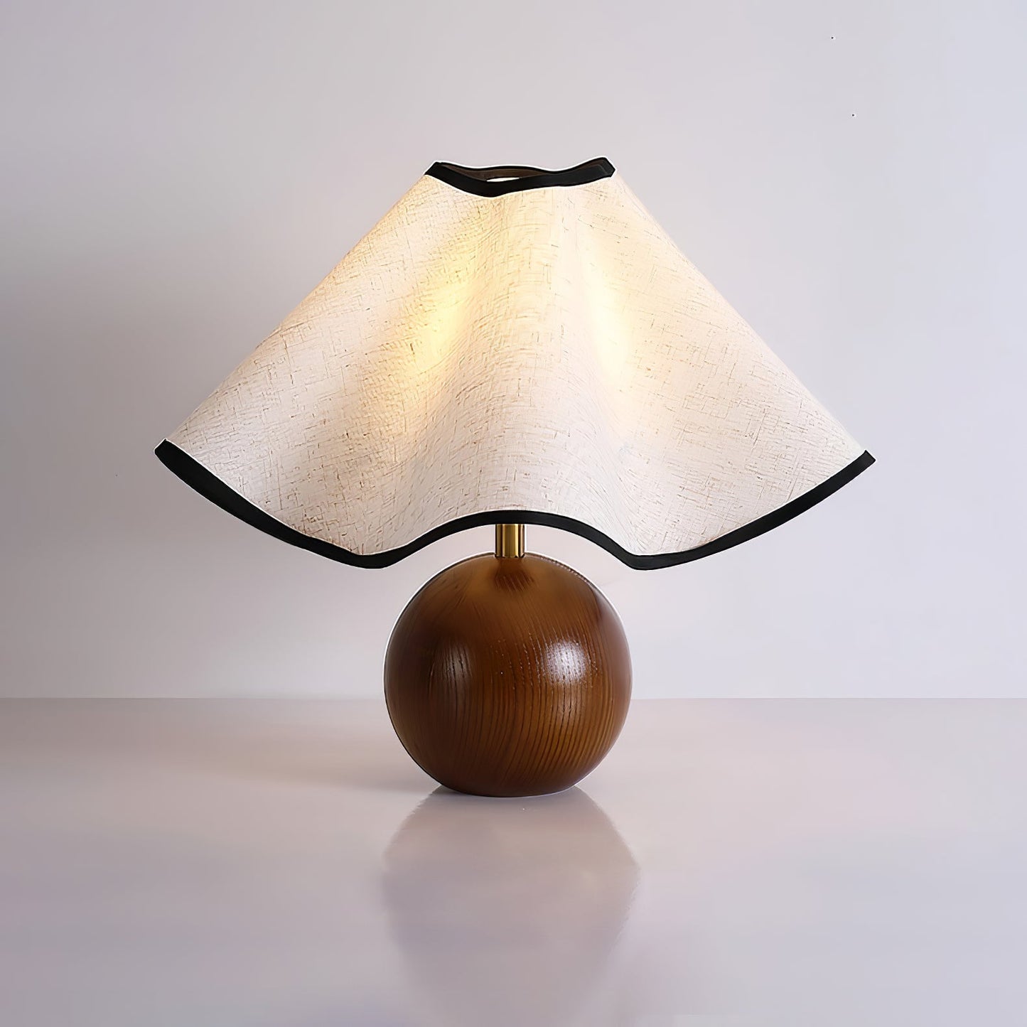 Meriloch | Sculpturale golf stoffen houten basis tafellamp