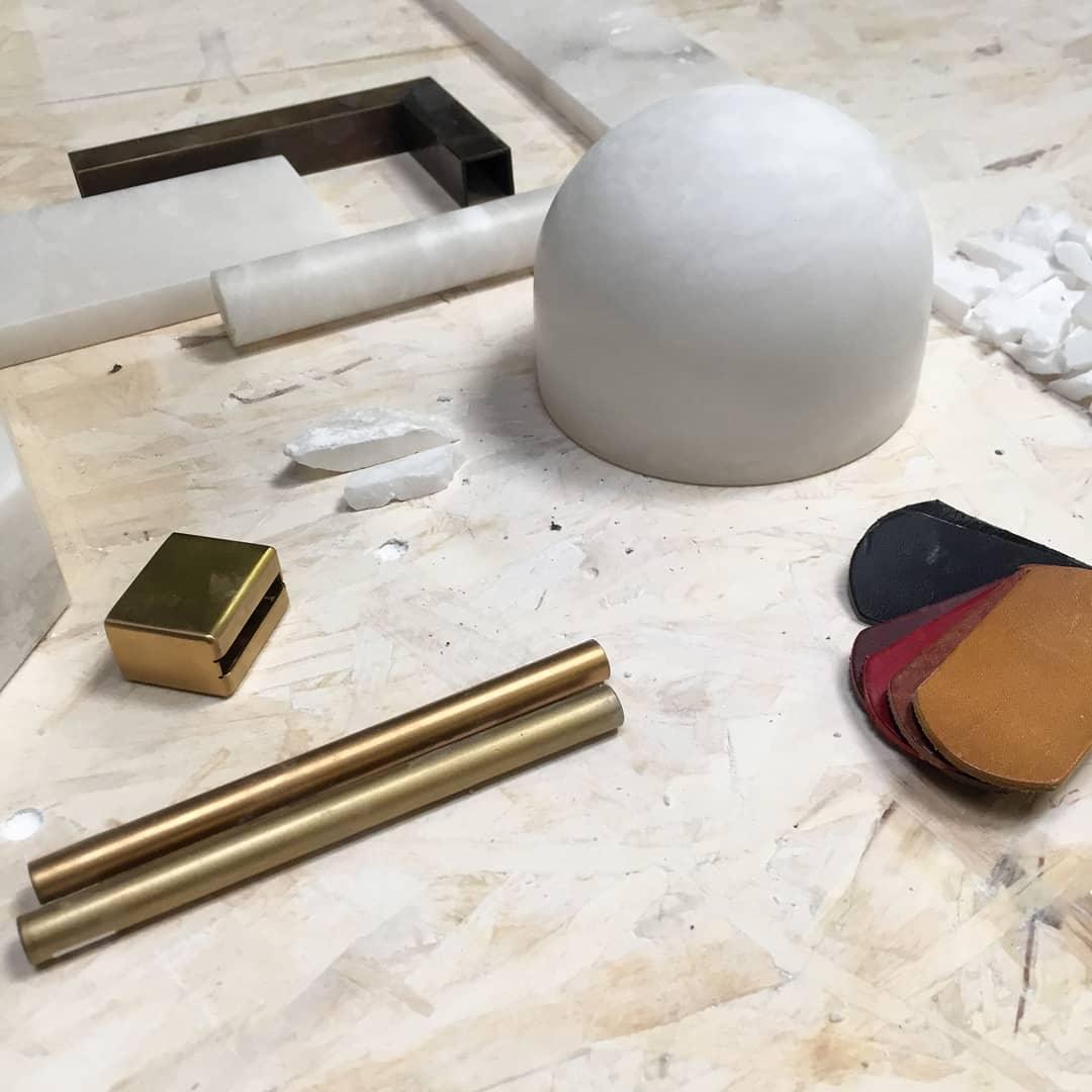 Caythos | Sculpturale Capsule Alabaster Steen Hanglamp