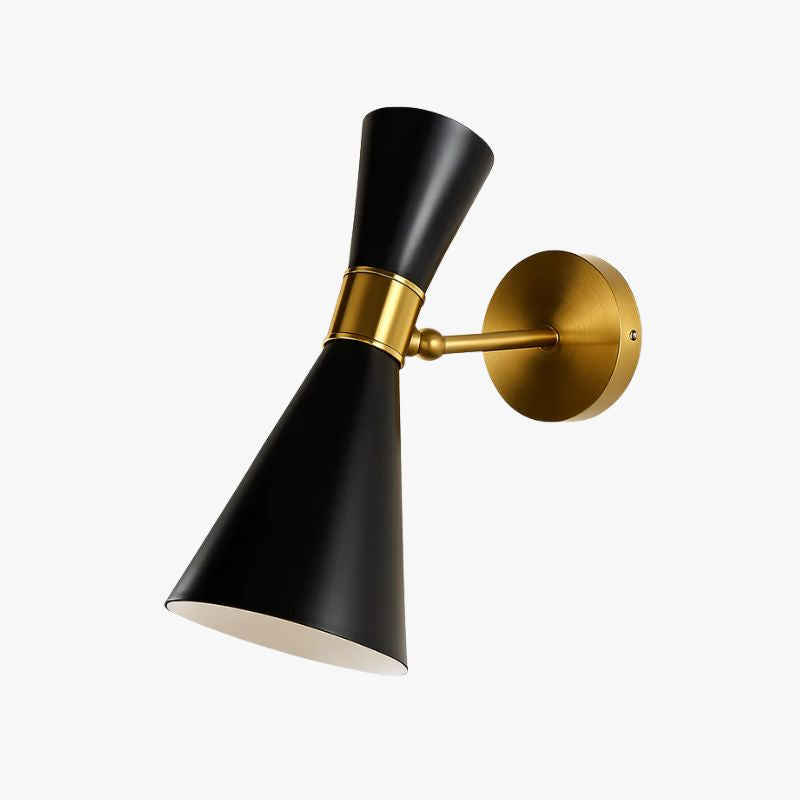 Vireliw | Moderne Driehoekige Kap Noordse Metalen Wandlamp