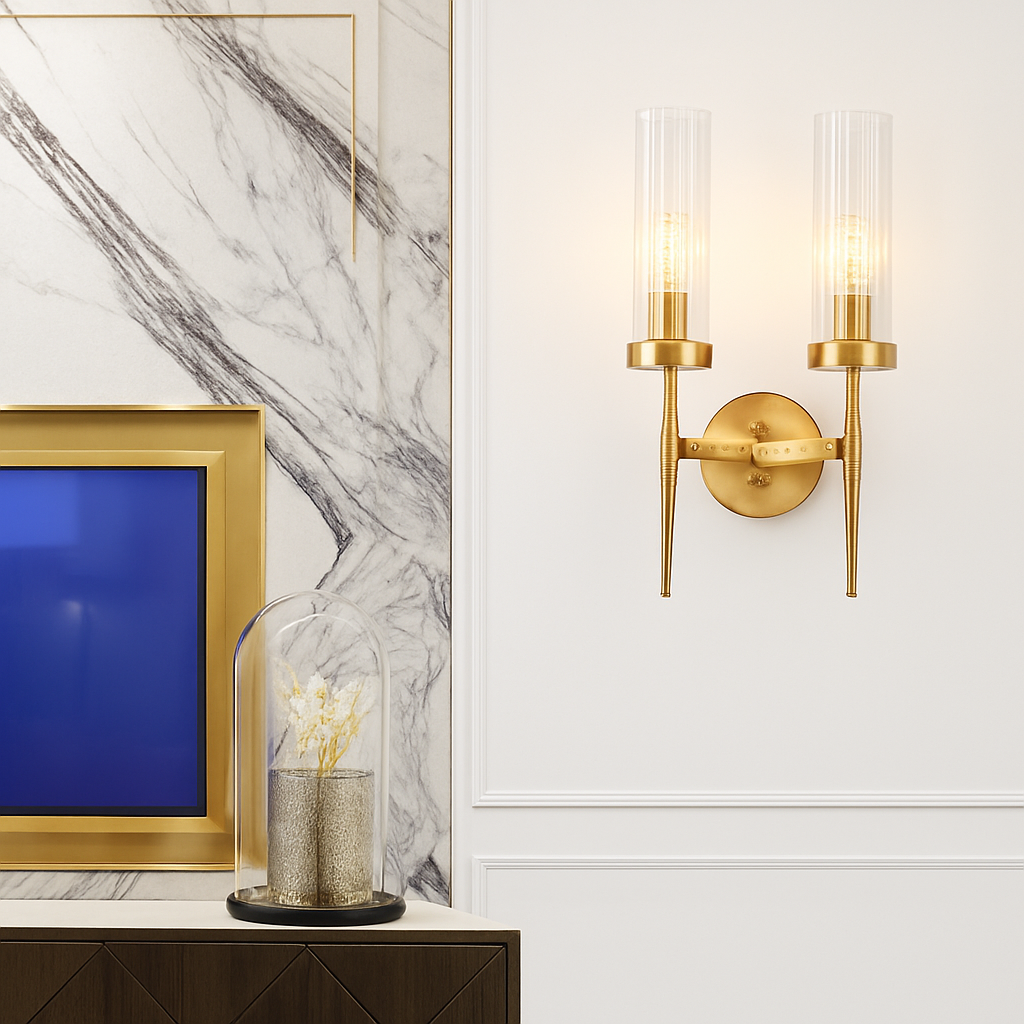 Solvandre | Lineaire geborsteld messing sculpturale wandlamp