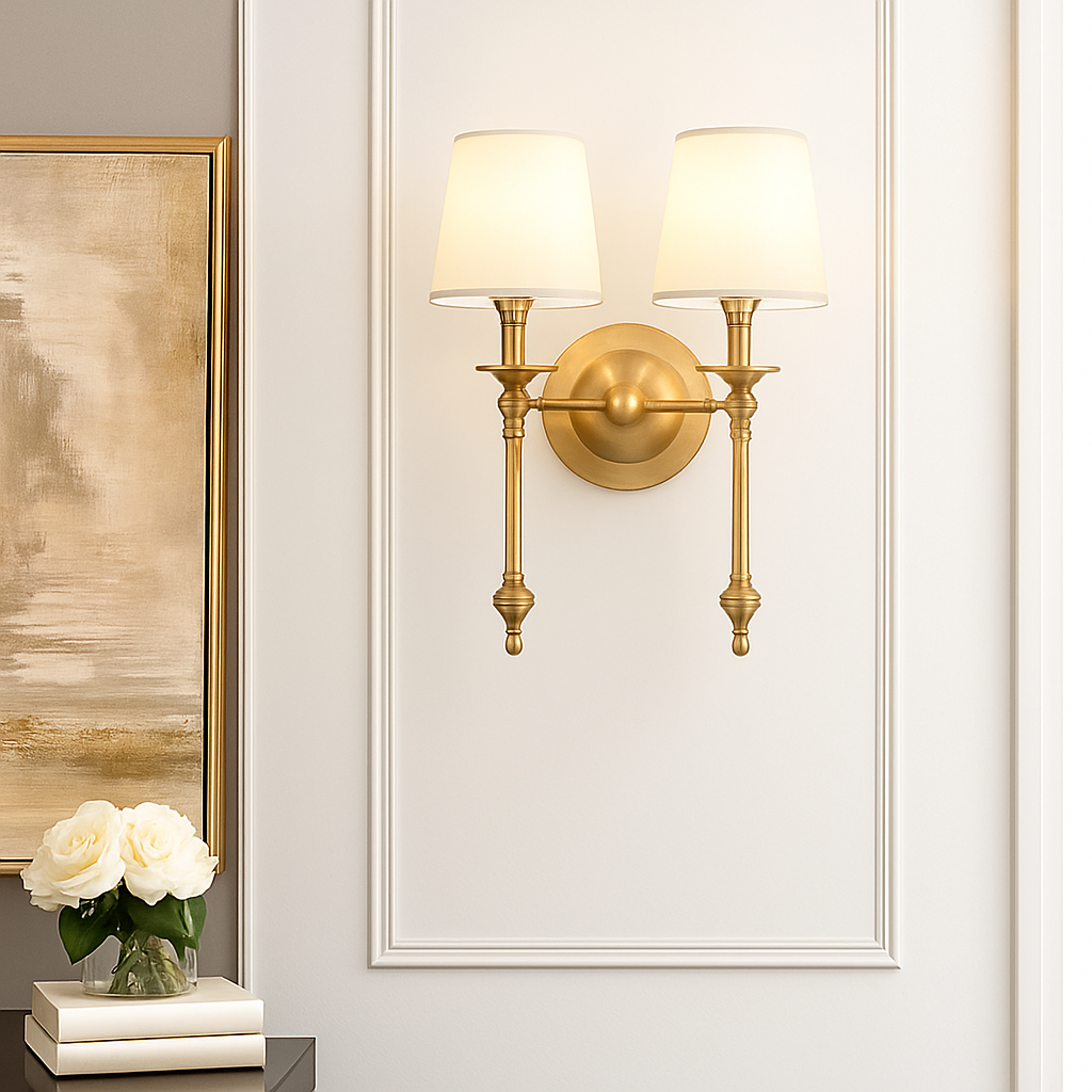 Kelmscott | Moderne Geribbelde Metalen Wandlamp met Stoffen Kap
