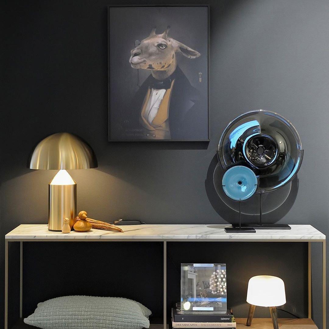 Zonthara | Avant-Garde Geometrische Sculpturale Silhouet Metalen Tafellamp