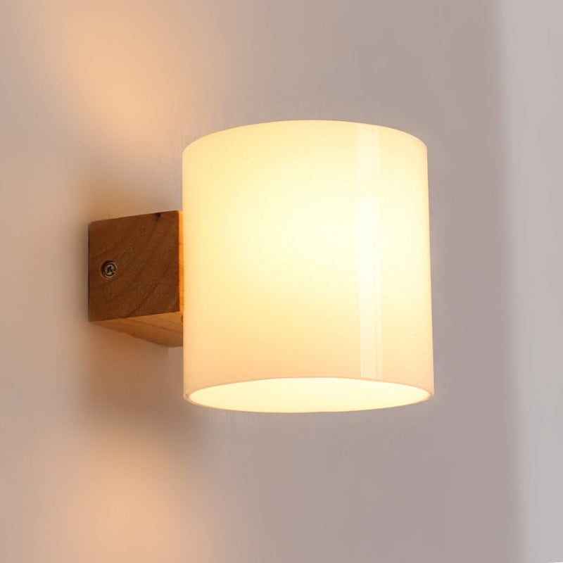 Krythall | Industriële getextureerde hout- en matglas wandlamp